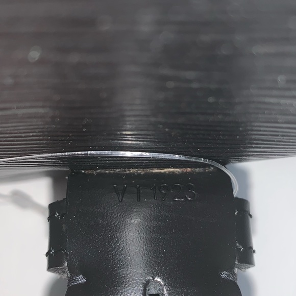 - 🖤RARE🖤 LV Large Epi Noir Sling Backpack - Picture 10 of 10